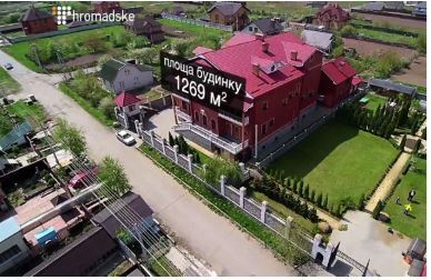 Холодные аудитории, памятник Айтматову и миллионы в декларациях: как ''хозяйничают'' руководители Драгоманова университета