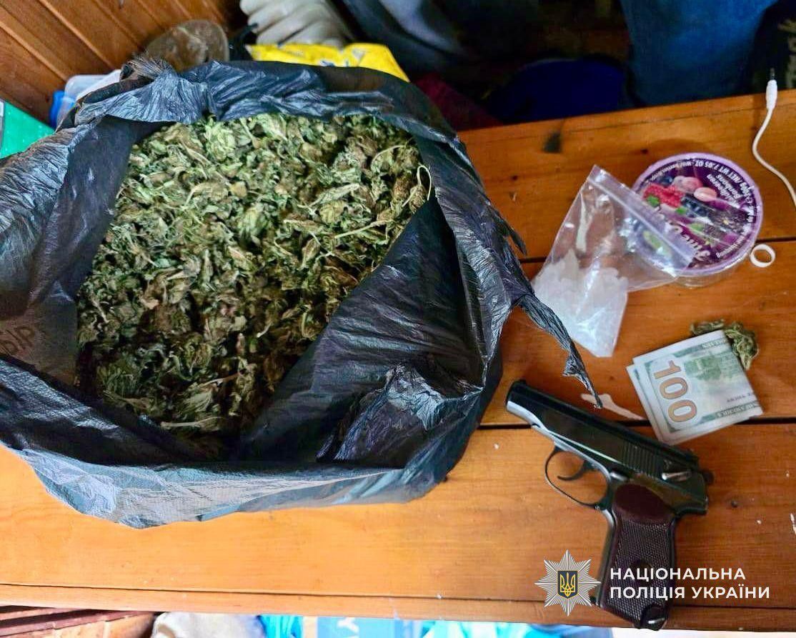 Наркотична мережа на півмільйона гривень на місяць: поліція викрила злочинців у Закарпатті
