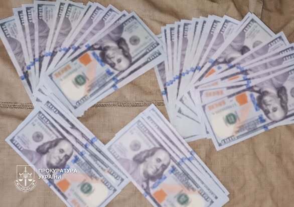 Отсрочка за $5000: в Киеве мужчина обещал оформить документы об уходе за матерью