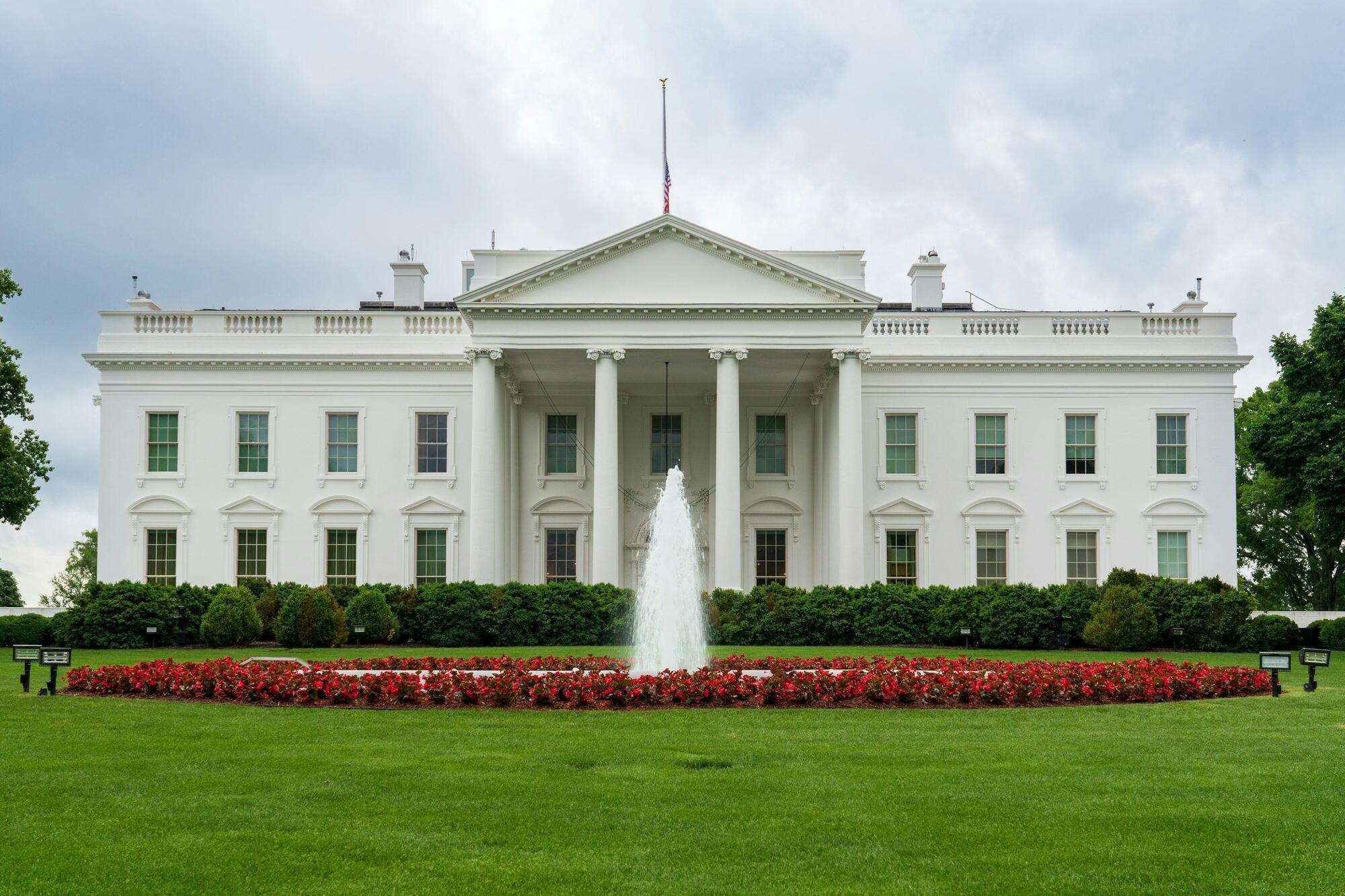 Державні резиденції та власні оселі: де живуть Зеленський, Трамп та інші президенти