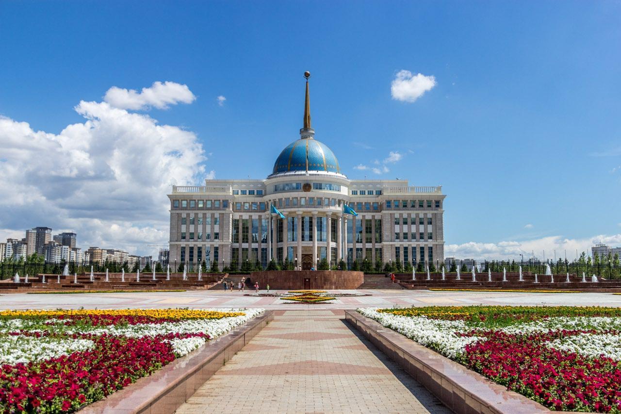 Державні резиденції та власні оселі: де живуть Зеленський, Трамп та інші президенти