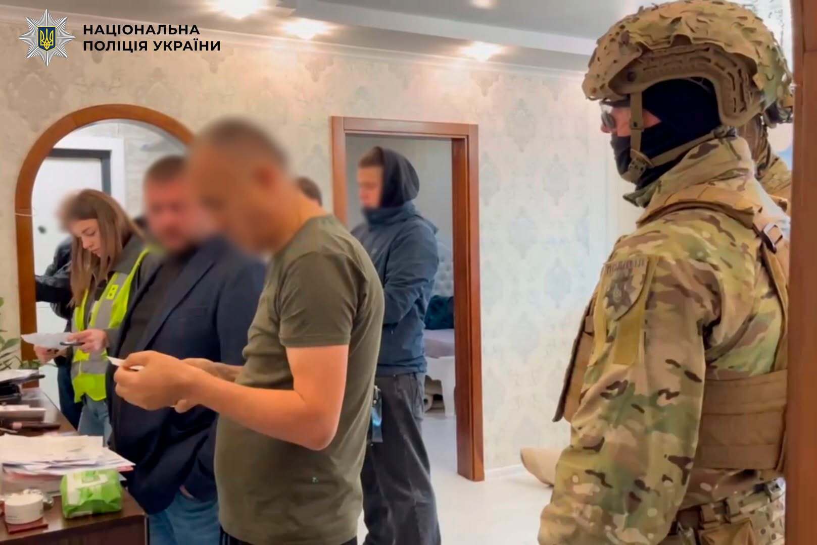 Волонтери за 40 тисяч гривень