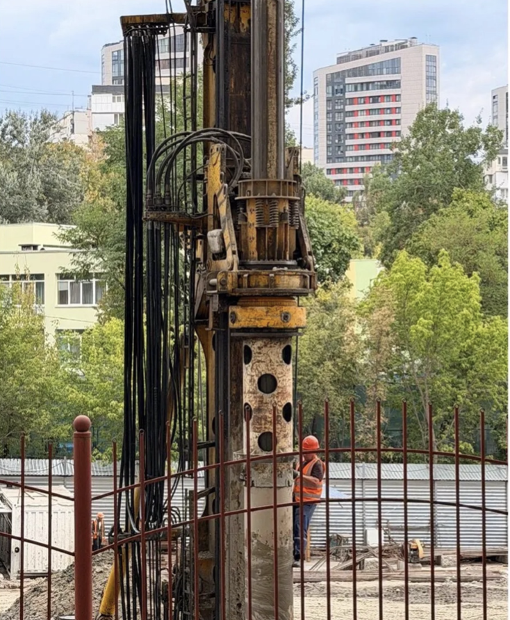 Cracks, Dust and Sleepless Nights for Kyiv Residents: Who Is Behind the Biography Residential Complex on Mokra Street, and Is the Construction Legal?