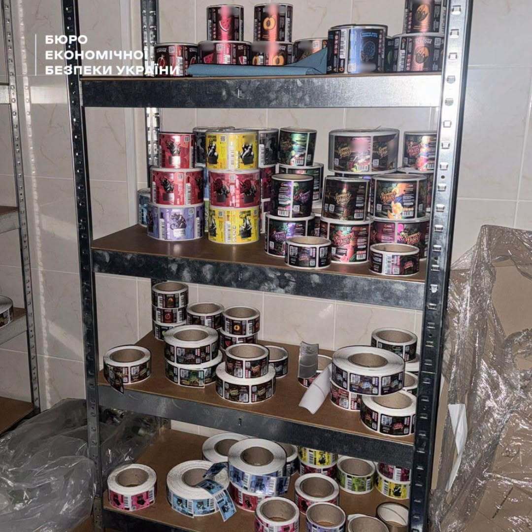Нелегальні рідини для вейпів продавали по всій Україні: на Вінниччині викрили підпільне виробництво