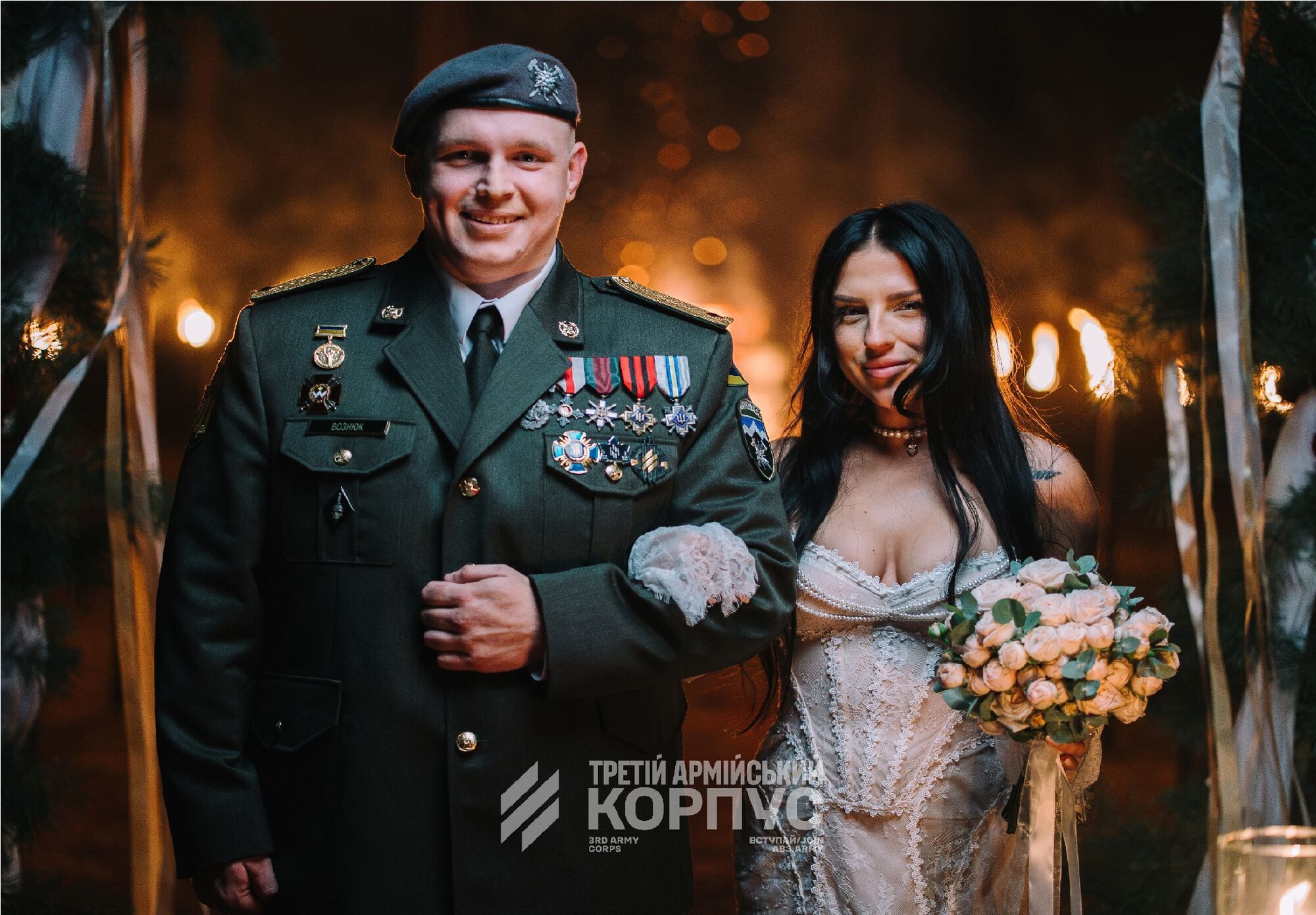 Андрей Белецкий провел свадебный обряд для командира бригады ''Эдельвейс'': молодожены скрепили судьбы на мечи