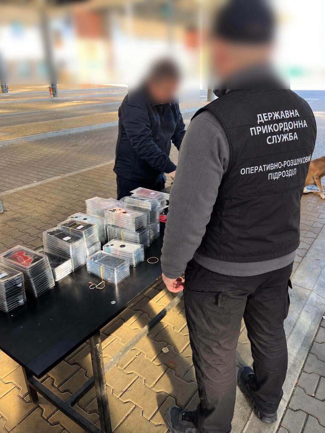 во Львовской области разоблачили контрабанду техники Apple