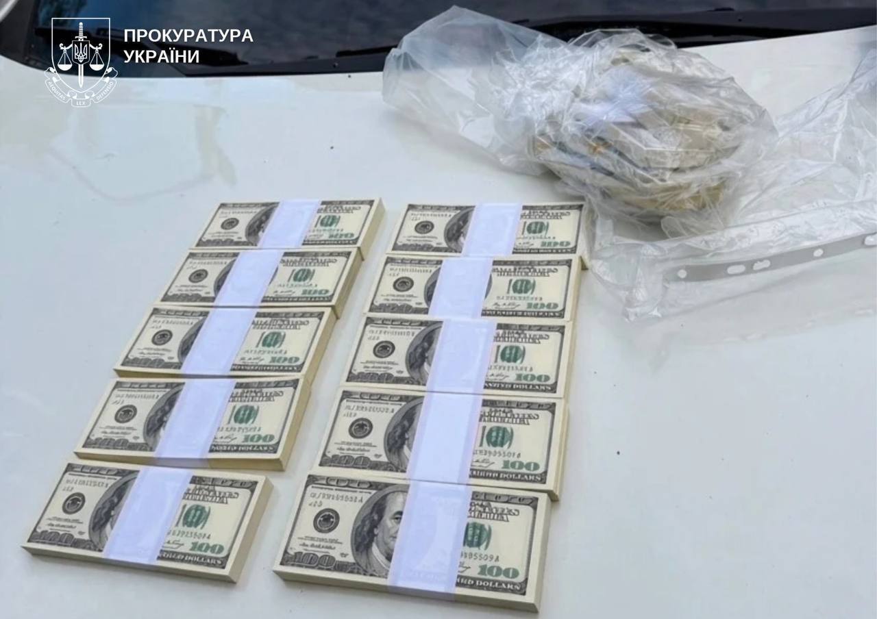 В Киеве разоблачили адвокатов, которые выманивали деньги у производителя дронов для ВСУ