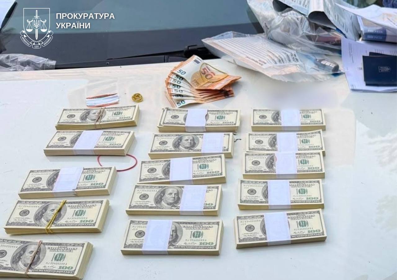 В Киеве разоблачили адвокатов, которые выманивали деньги у производителя дронов для ВСУ