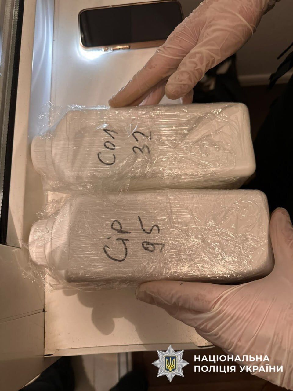 На Київщині зірвали замовний напад із кислотою на жінку: затримано трьох чоловіків