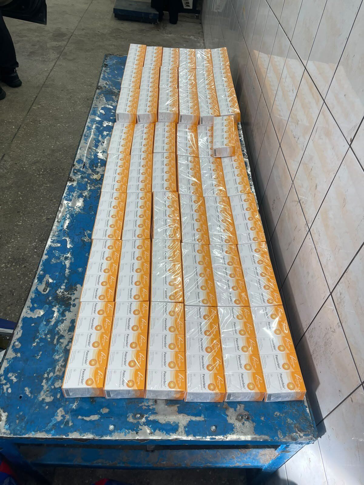 На Буковині в авто з Румунії сховали 1400 упаковок вітамінів на 1,4 млн грн