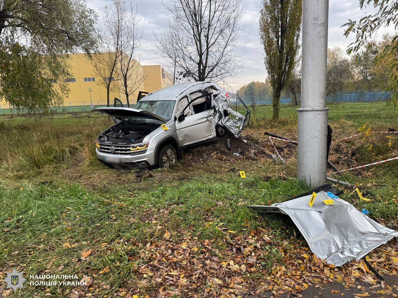 Смертельное ДТП в Киеве: Volkswagen врезался в электросопротивление, погиб 20-летний пассажир
