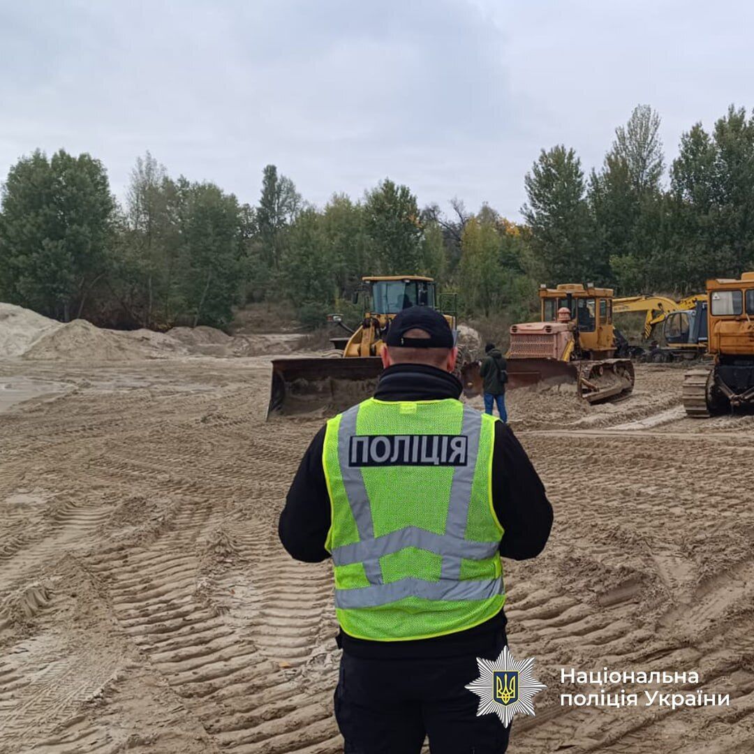 В Черкасской области незаконно намыли песка на 58 млн грн: полиция разоблачила группу