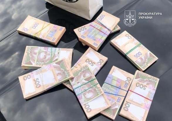 У Києві адвокат отримав 5 років за підбурювання передати 570 тисяч гривень судді