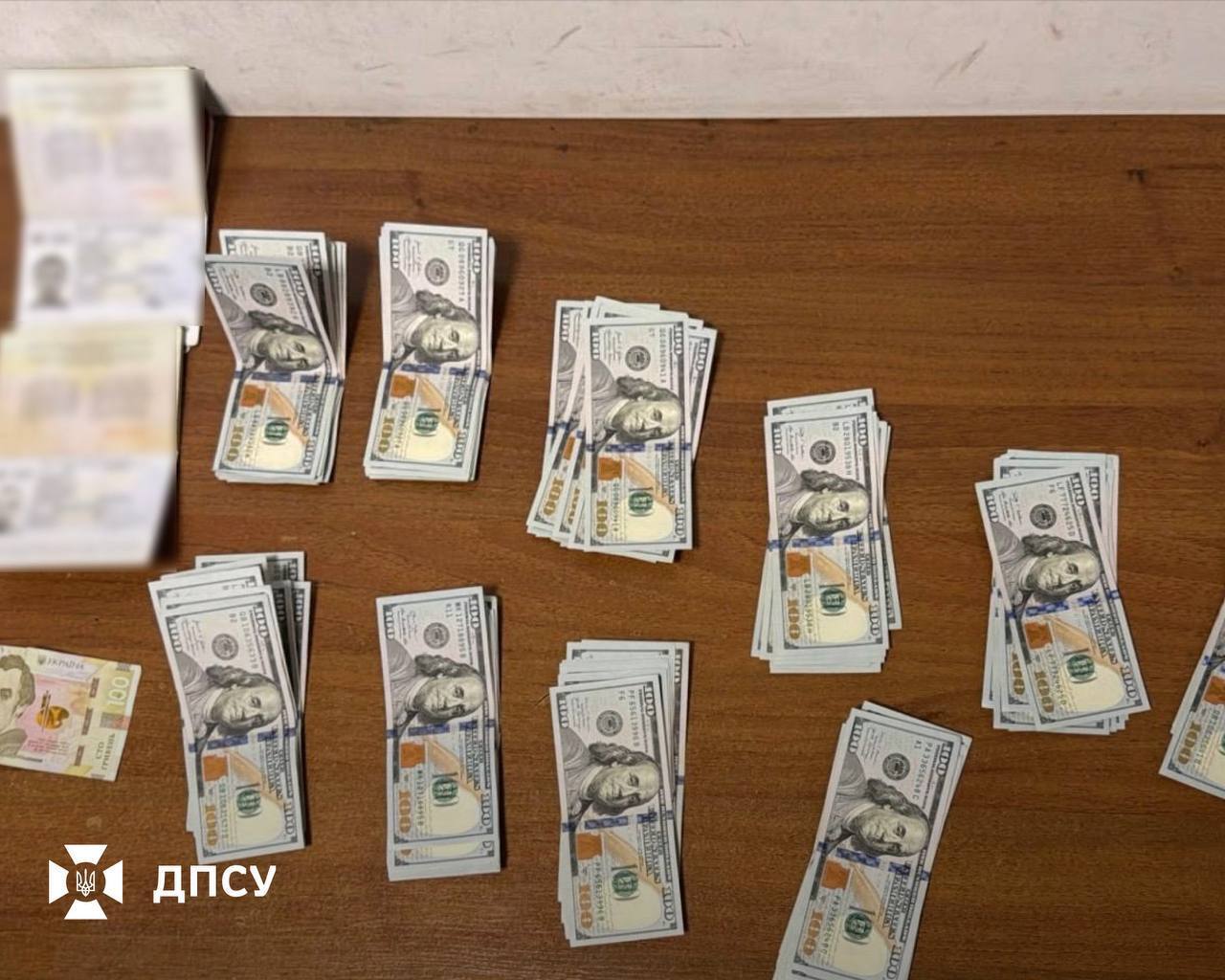 водії автобуса намагалися підкупити прикордонника на ''Ягодині''
