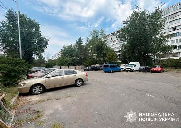 У Києві двох охоронців судитимуть за захоплення 13 соток землі під платне паркування