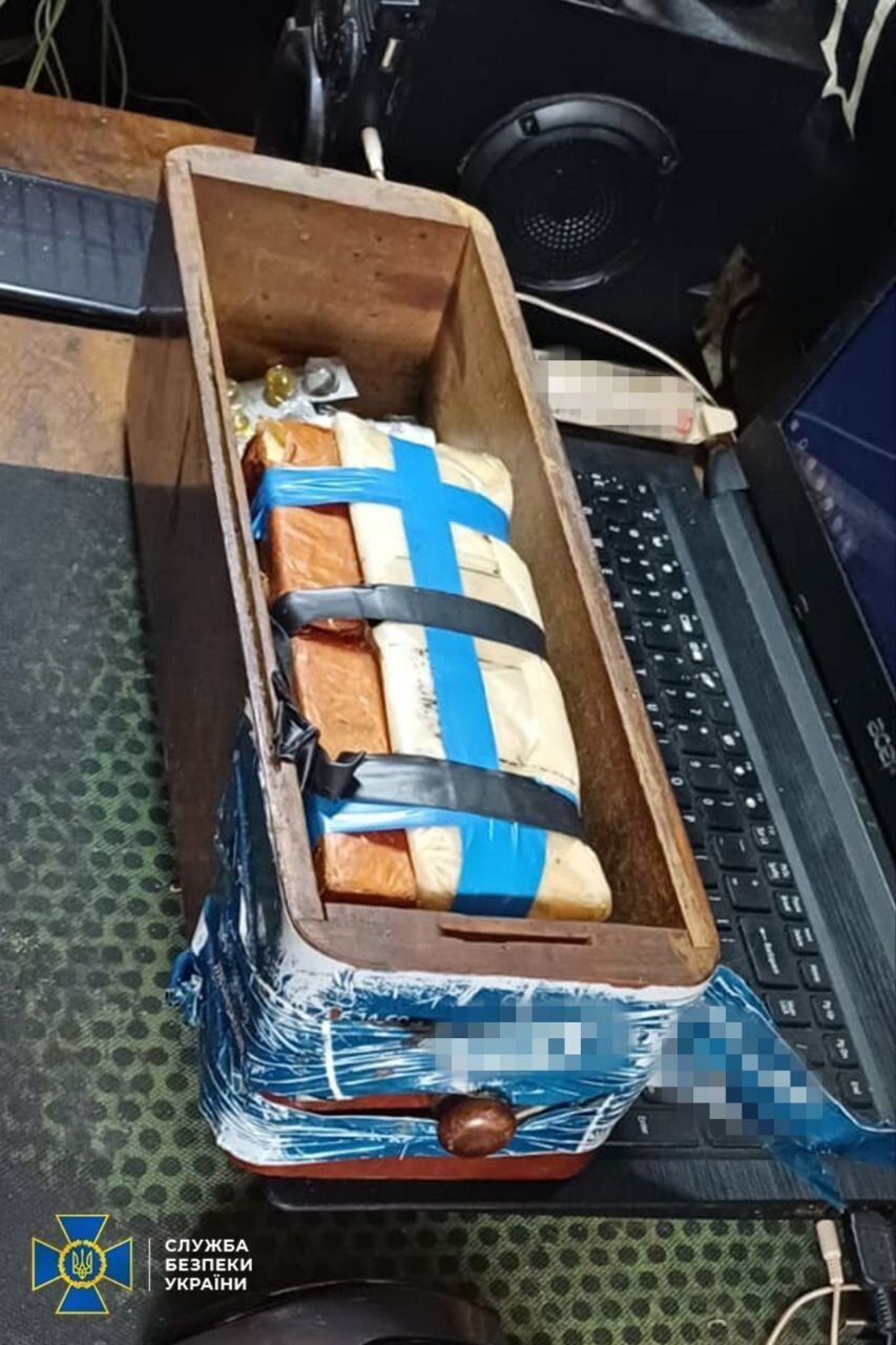 Близько 10 кг вибухівки та боєприпаси: у Києві затримали адміністратора екстремістського Telegram-каналу