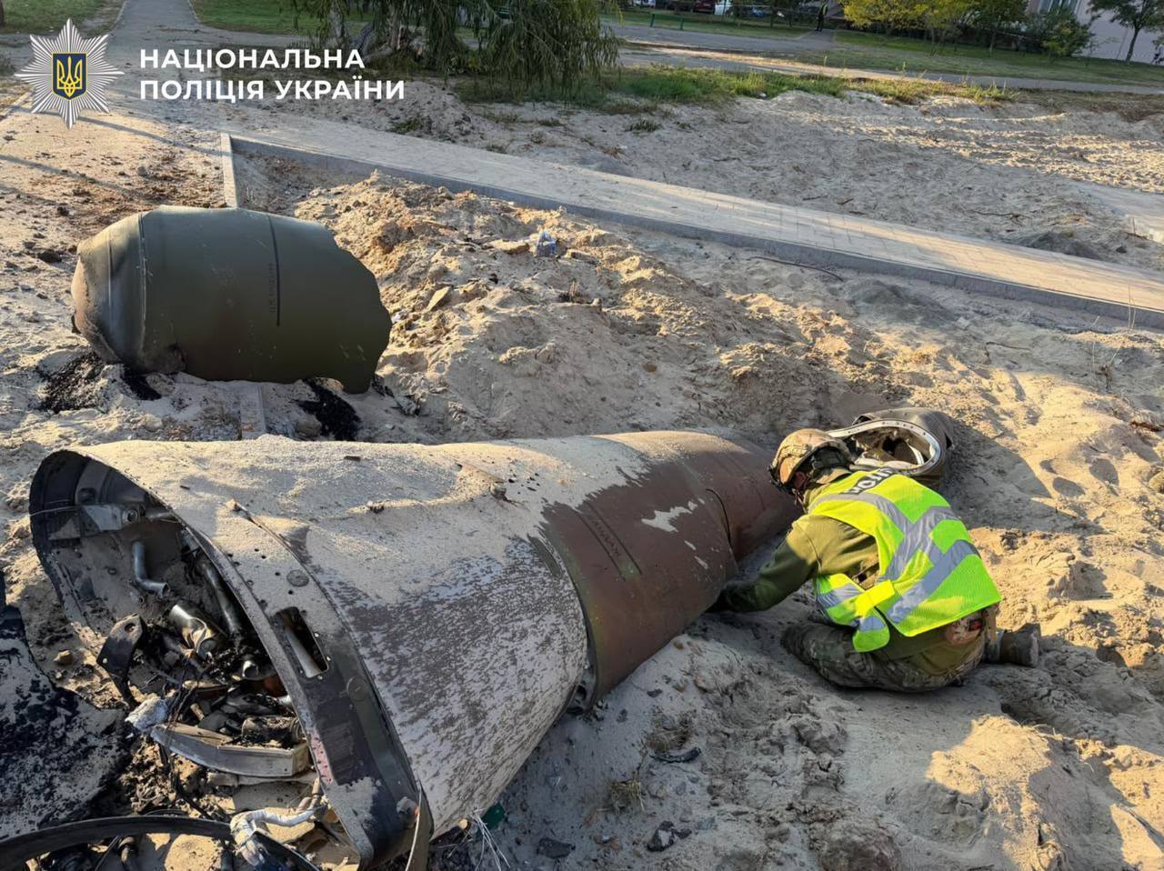 В жилом дворе Киева обнаружили не разорванную боевую часть баллистической ракеты