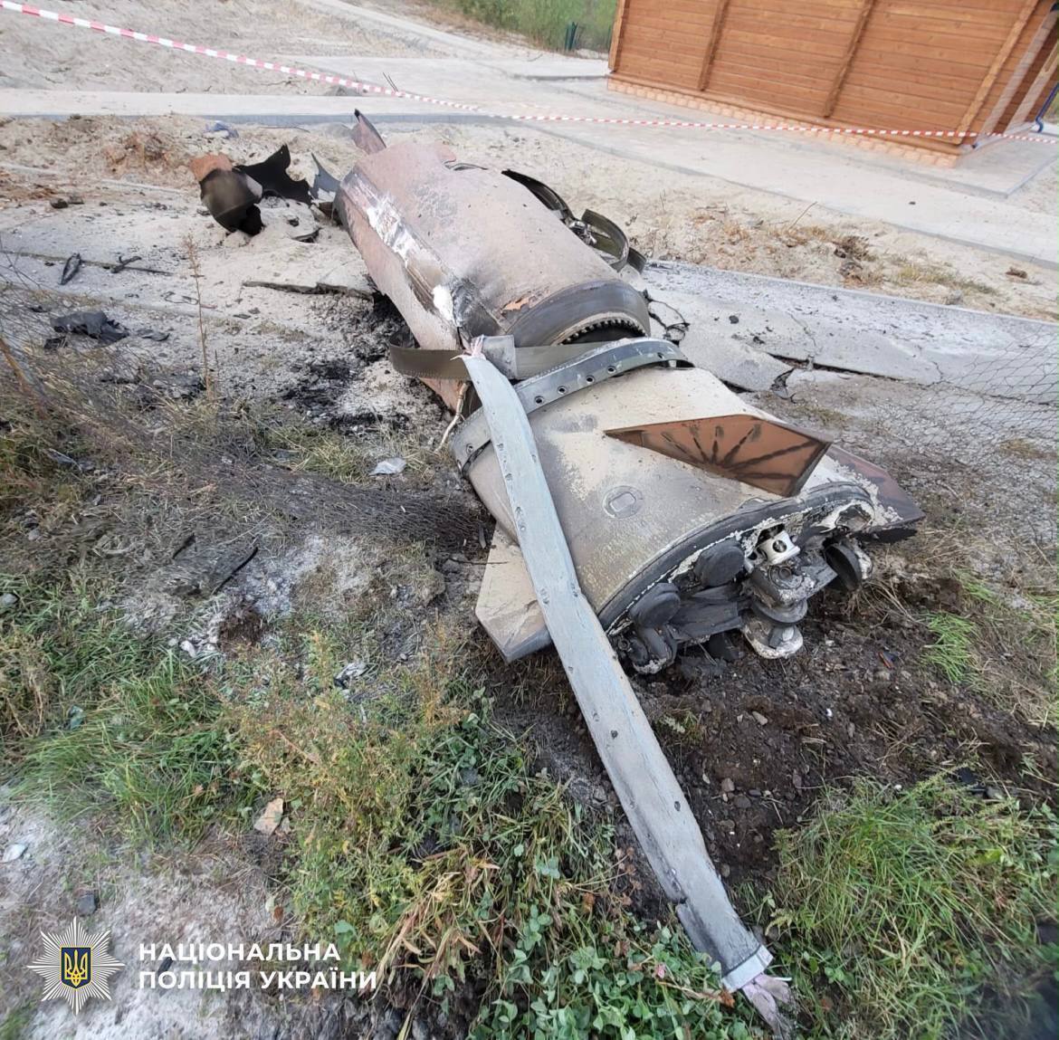 В жилом дворе Киева обнаружили не разорванную боевую часть баллистической ракеты