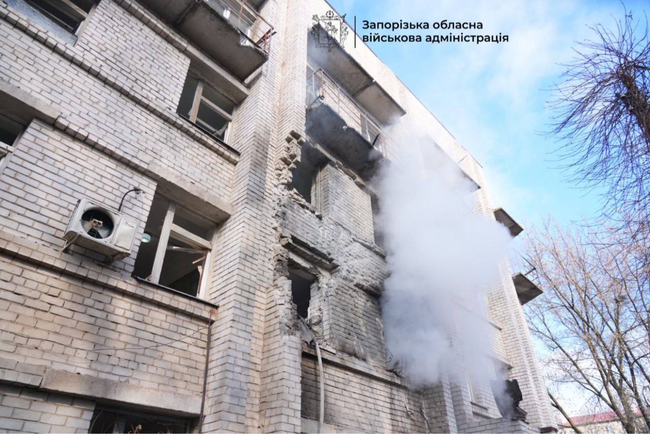 Россияне ударили по роддому в Запорожье: шесть пострадавших (фото, видео)