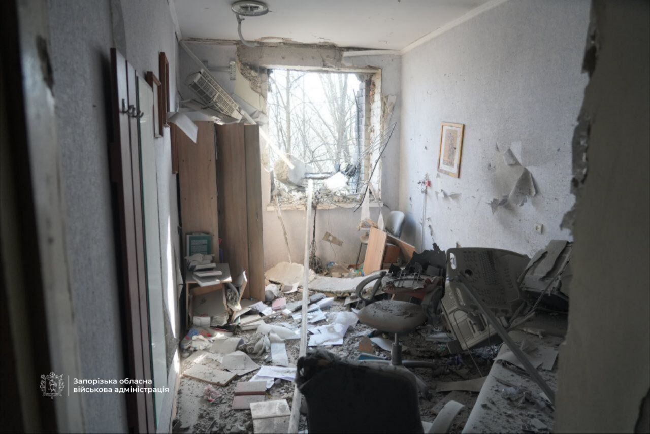 Россияне ударили по роддому в Запорожье: шесть пострадавших (фото, видео)