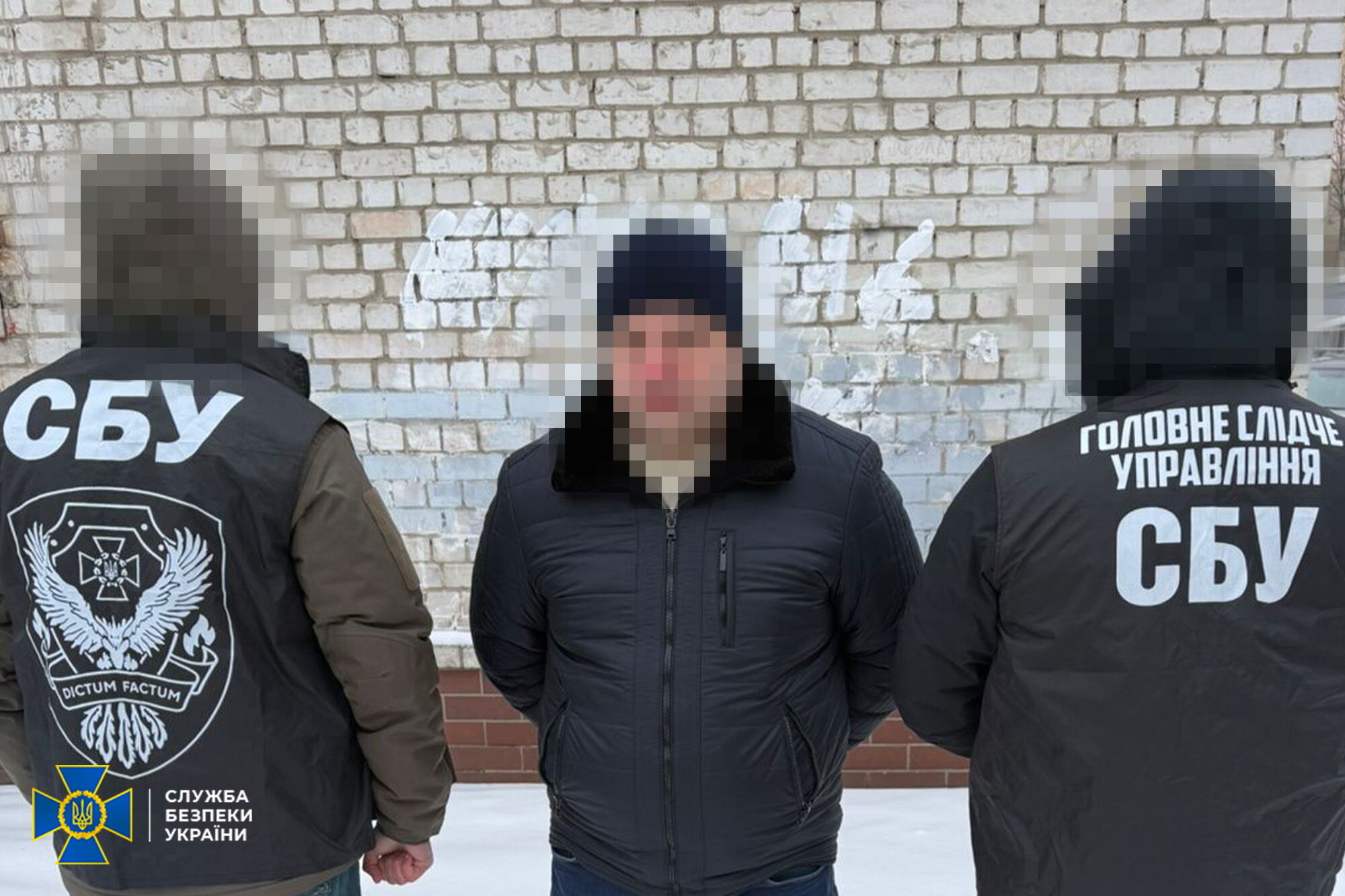 Мастер маникюра и айтишник: разоблачили схему по трудоустройству в военном госпитале