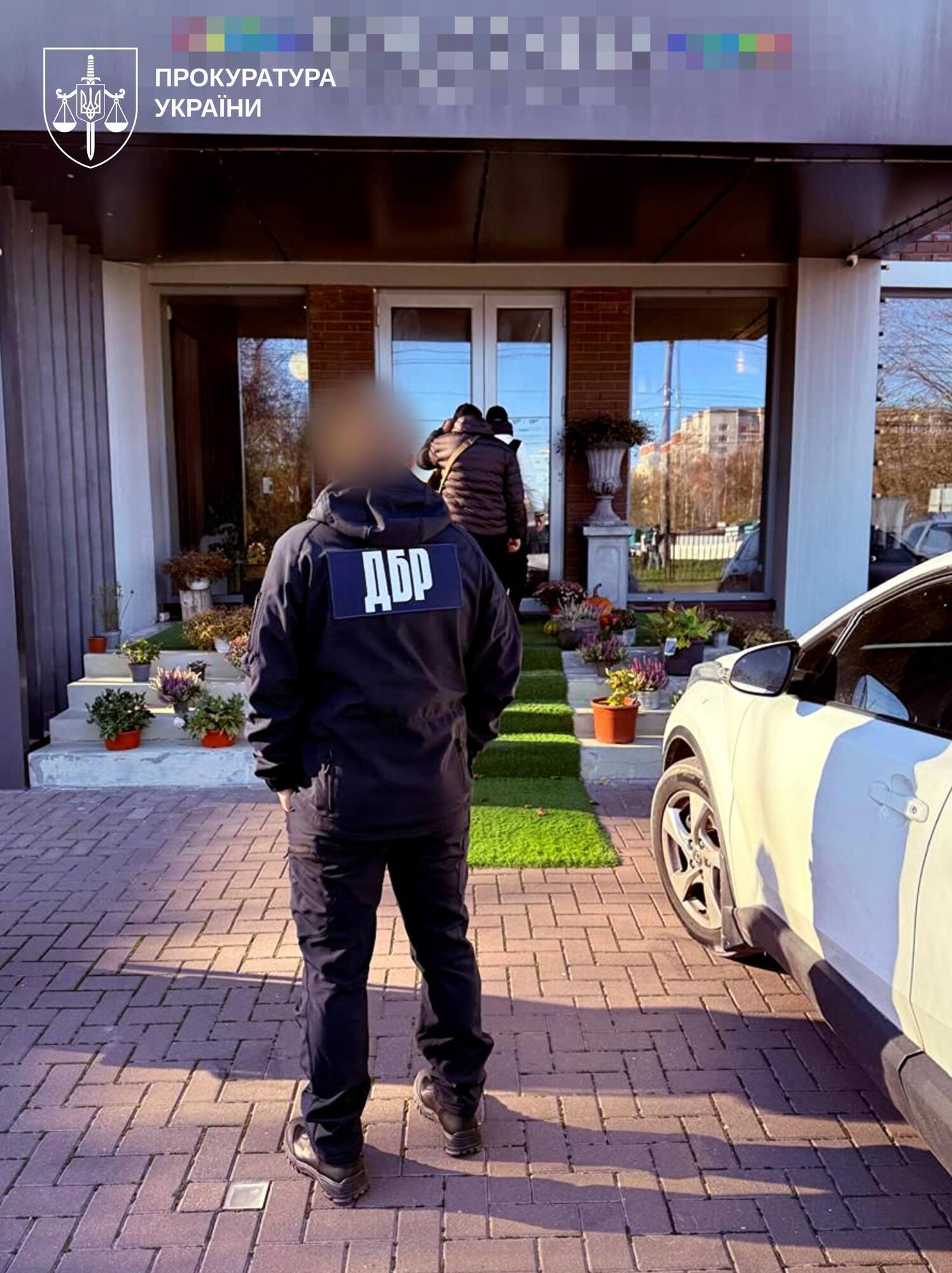 Чиновник миграционной службы в Хмельницкой области скрыл имущество более чем на 30 млн грн