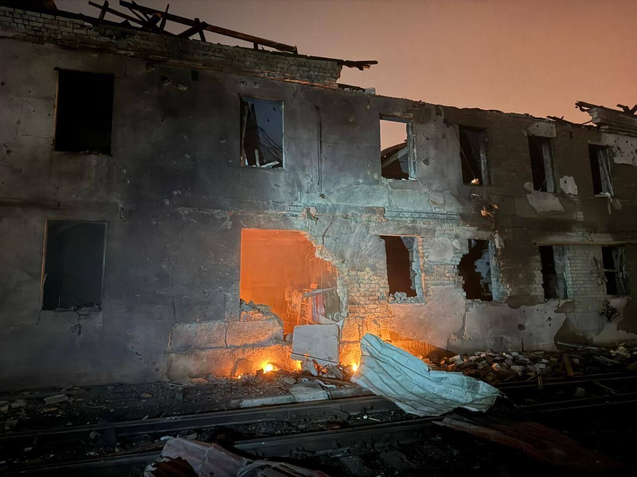 Россия ночью атаковала Одессу: спасатели ликвидировали масштабные пожары