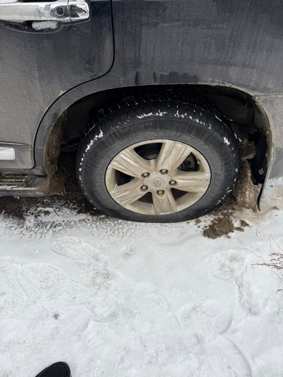 Колишньому меру Кіцманя Сергію Булезі вночі пошкодили авто: відкрито кримінальне провадження