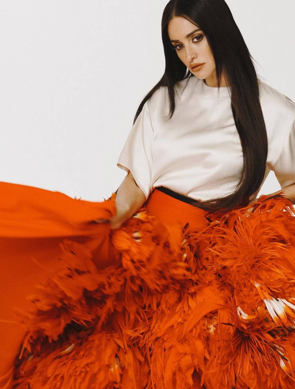 Пенелопа Круз, Мона Тугаард, Аріана Гранде, Bad Bunny та Розалія прикрасили нові обкладинки світового глянцю