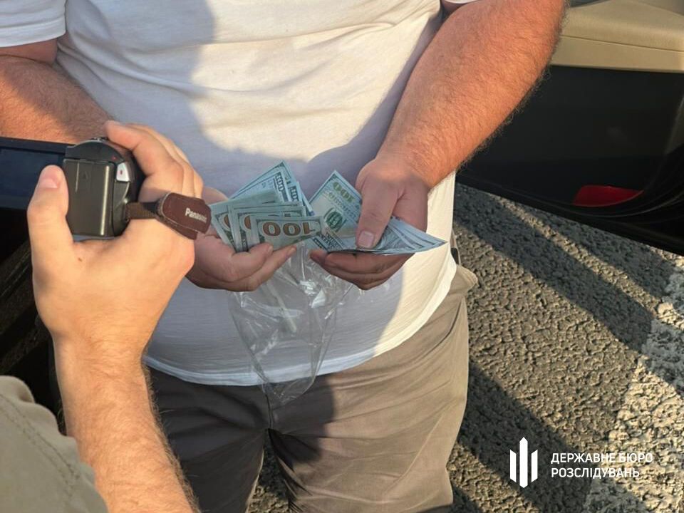 ДБР передало до суду справу правоохоронця, який за $2 тисячі допомагав ухилятися від мобілізації