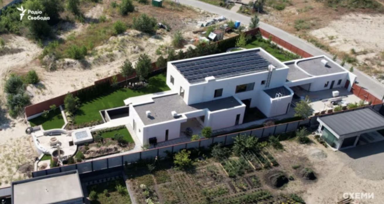 Строящийся дом на участке в Вишенках