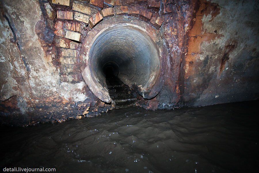 Поліція: знайшли двох підлітків, які заблукали в каналізації під Хрещатиком
