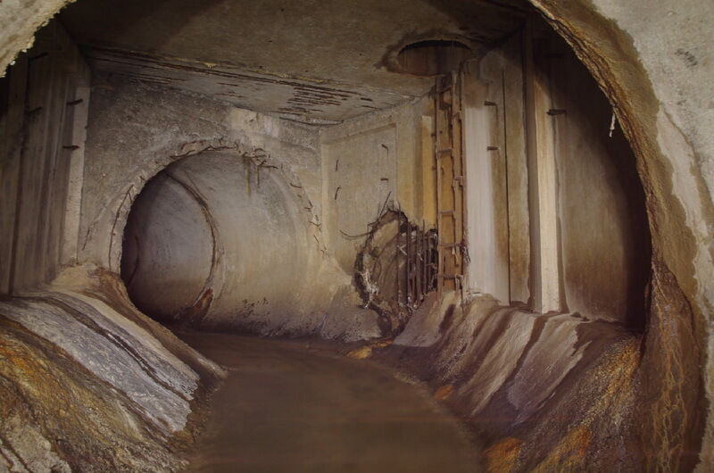 Поліція: знайшли двох підлітків, які заблукали в каналізації під Хрещатиком