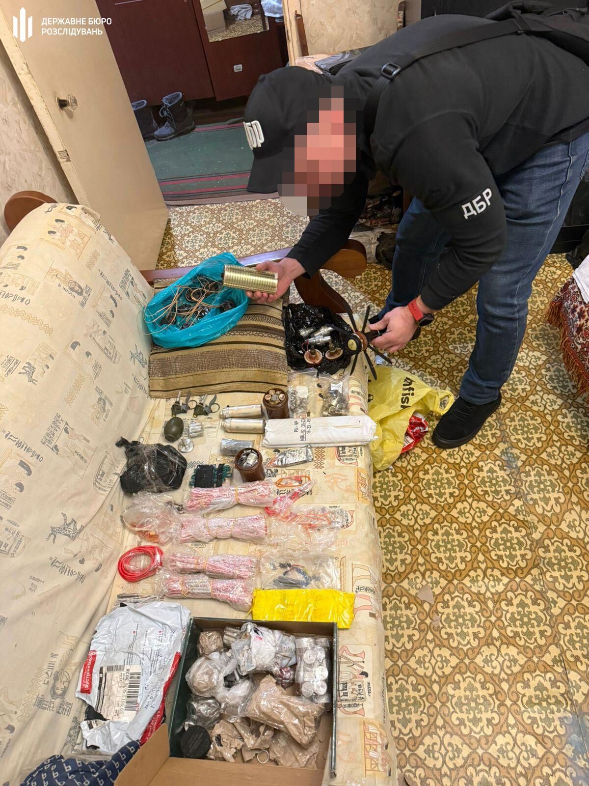 ДБР предотвратило контрабанду боевых средств из района боевых действий в Харьков