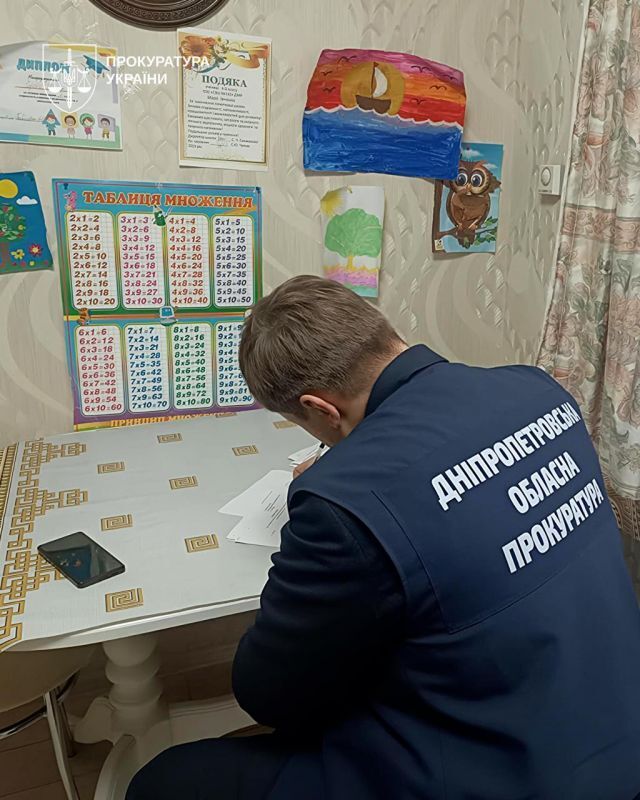 Родители жестоко обращались с детьми в доме семейного типа в Днепре: прокуратура сообщила о подозрении