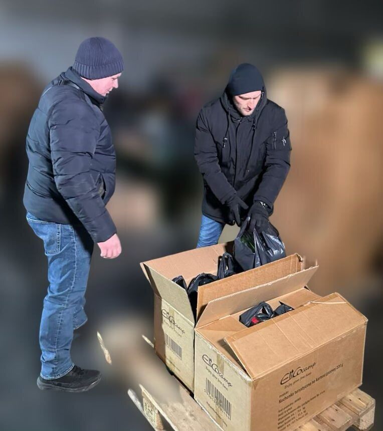 Гуманітарні набори з газовими плитками, балонами та грілками, підготовлені для передачі найбільш уразливим мешканцям столиці
