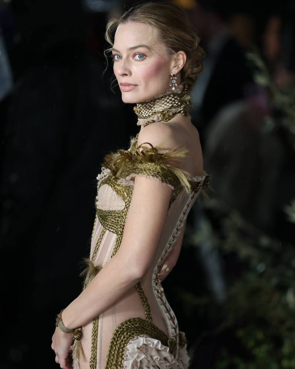 Марго Роббі з'явилася на лондонській прем'єрі фільму ''Грозовий перевал'' у прозорій сукні