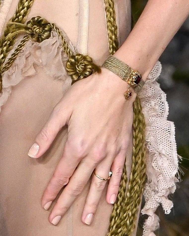 Марго Роббі з'явилася на лондонській прем'єрі фільму ''Грозовий перевал'' у прозорій сукні