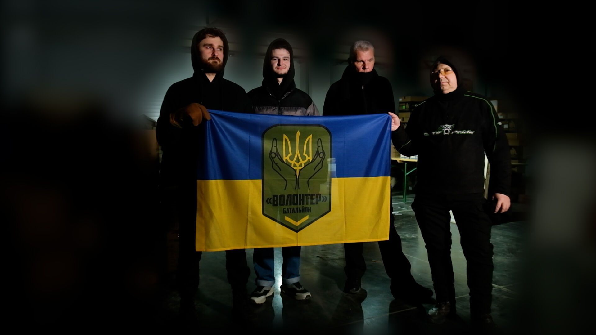 Киев после обстрелов: волонтеры передают тысячи спасательных наборов жителям города
