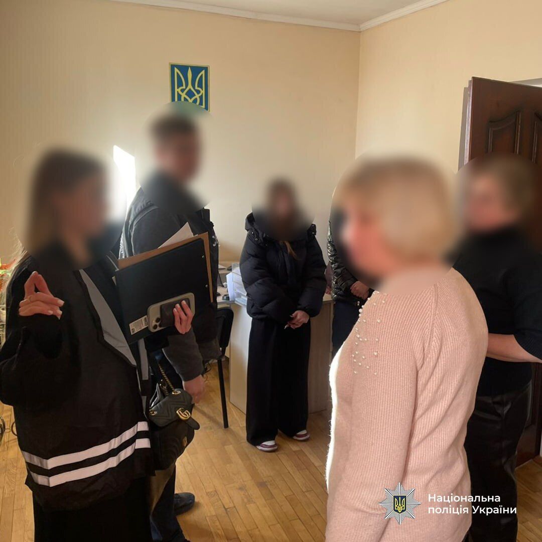 Майже 2,3 млн грн на вугіллі для шкіл: на Львівщині викрили посадовців міськради