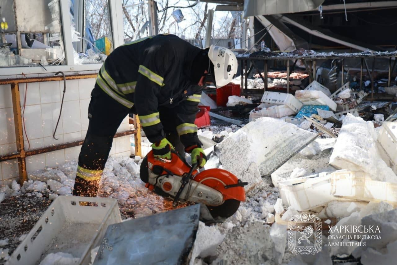 У мережі показали наслідки удару дрона по підприємству в Харкові: є загиблі та поранені (фото)
