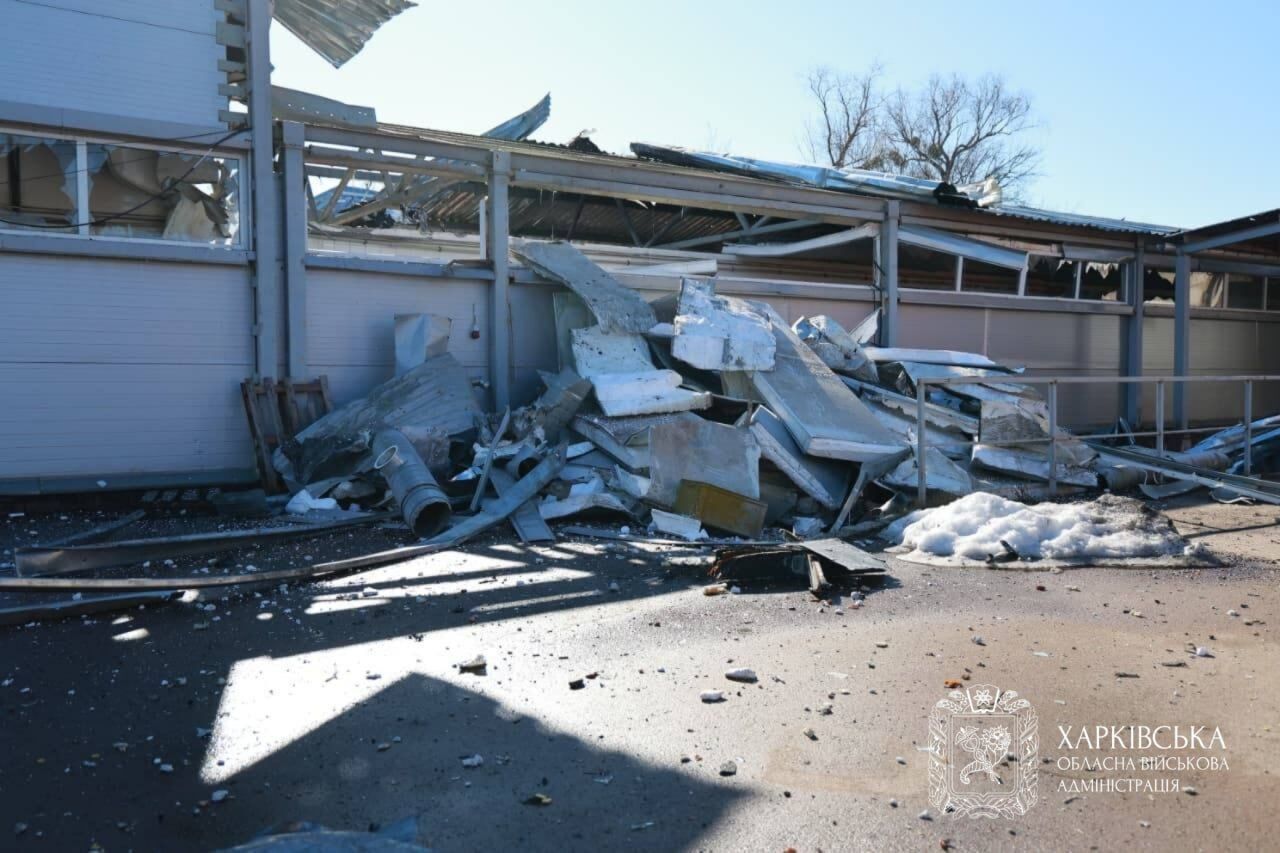 У мережі показали наслідки удару дрона по підприємству в Харкові: є загиблі та поранені (фото)