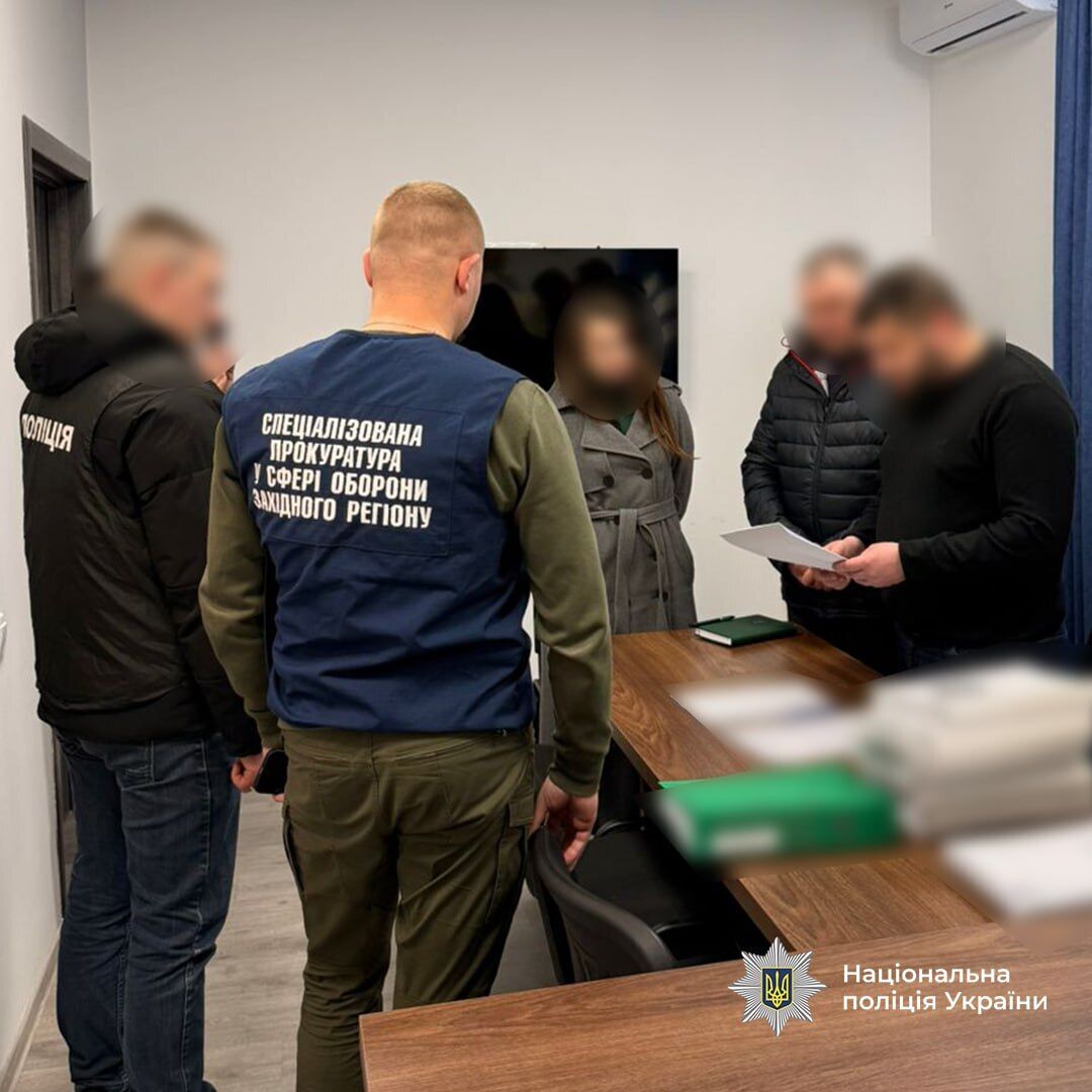 16 пікапів для армії із завищеною ціною: ексначальнику Рівненського ТЦК оголосили підозру
