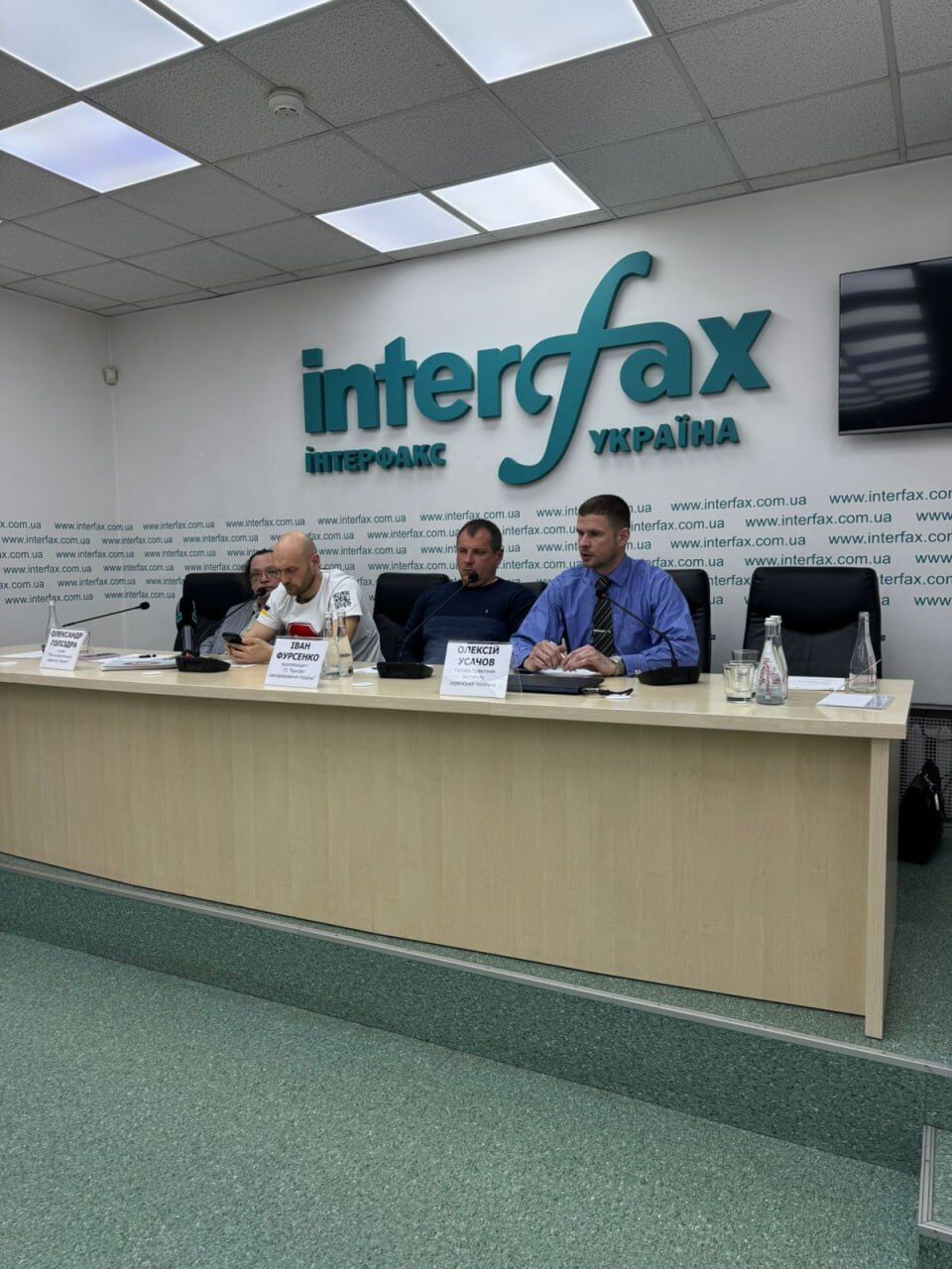 Вибори під час війни: у Києві експерти обговорили можливість зміни політичних еліт