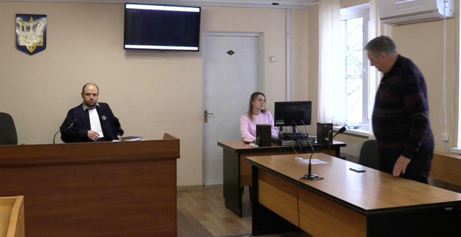 Олександр Супрунюк, суддя Безкровний і його помічниця у суді