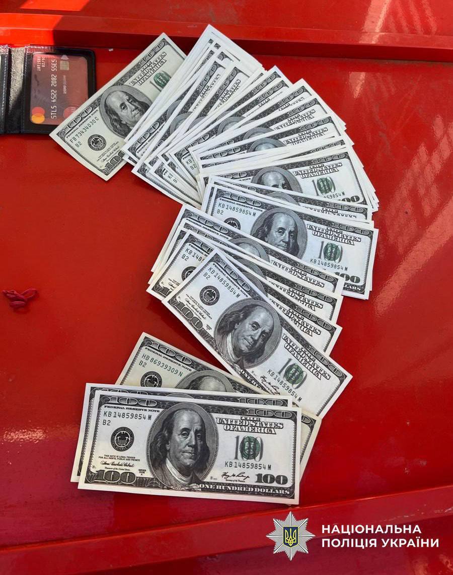 Священник за $10 тыс.: в Киеве задержали мужчину, который ''оформлял'' выезд за границу