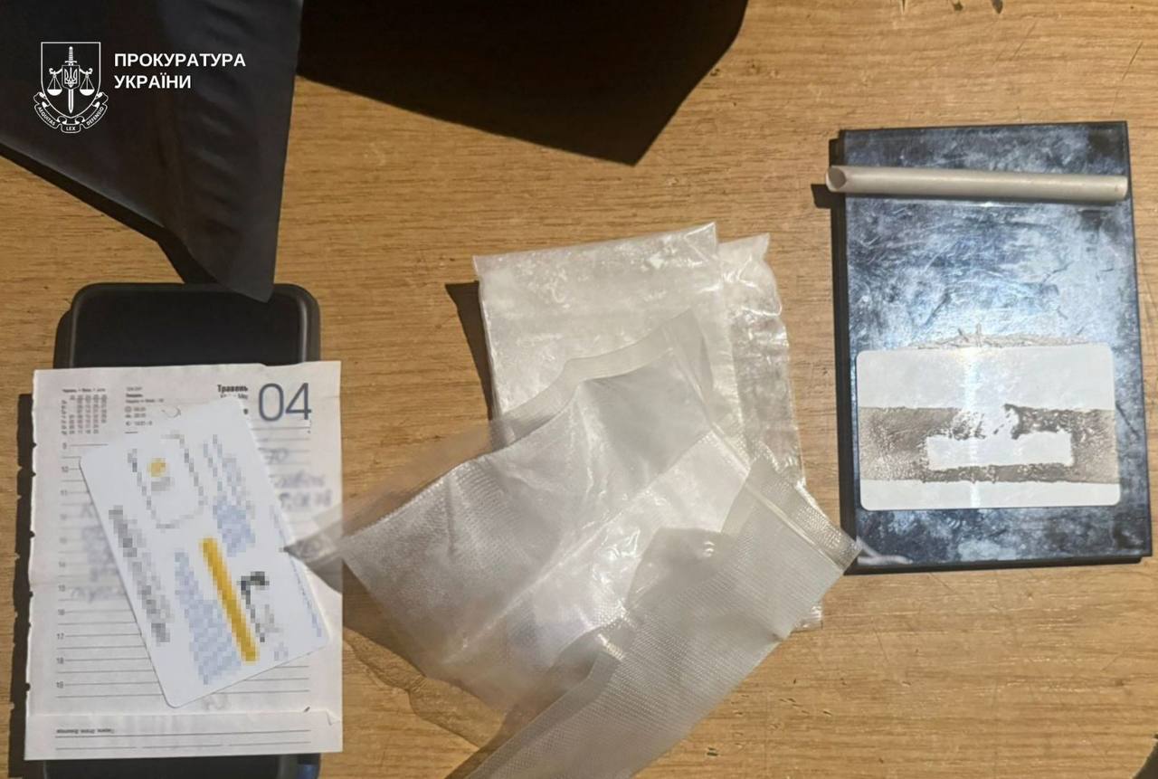 На кордоні затримали 27 кг наркотиків на 48 млн грн: до суду скеровано обвинувальний акт quuiqhhidzzierhab