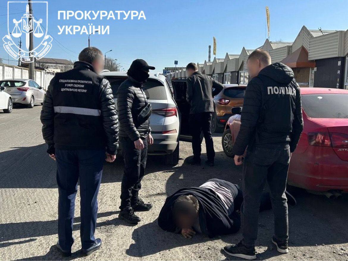 На Київщині викрили схему незаконного виїзду військового за $9 тисяч