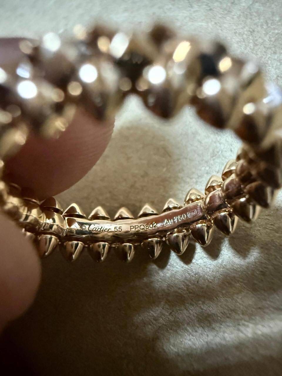Cartier, Hermès, Chanel на 1,5 млн гривень: митники виявили незадекларовані брендові речі