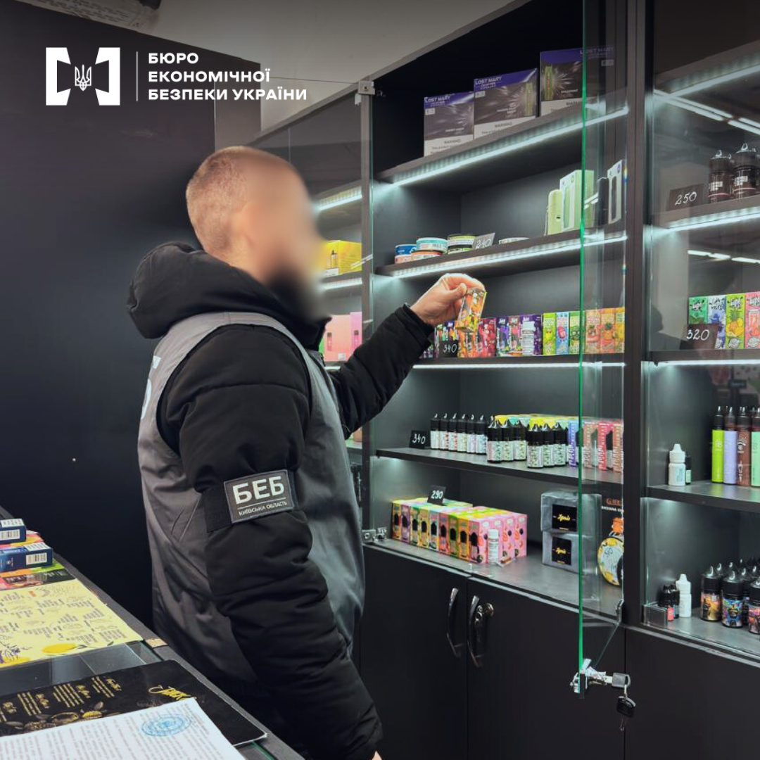 БЕБ на Київщині ліквідувало нелегальну мережу продажу тютюну та електронних сигарет